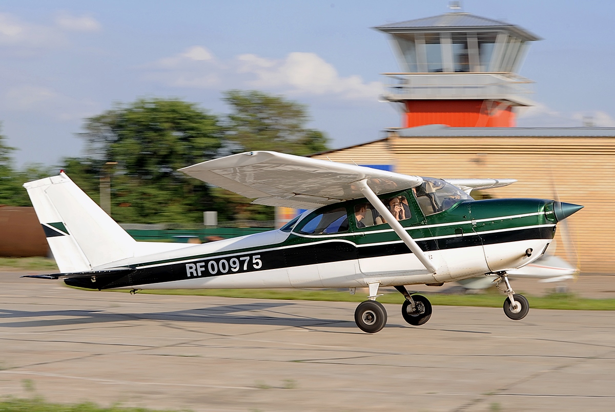 Cessna 182T Skylane available for lease in Miami
