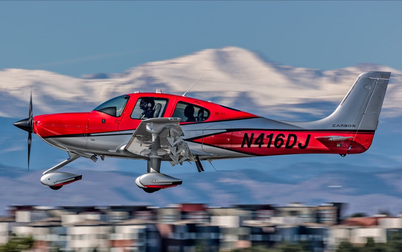 Cirrus SR22 G6 available for lease in New York