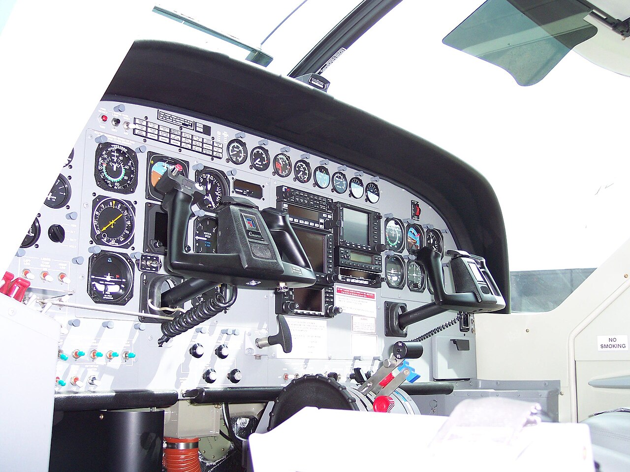 Cessna 208 Caravan — Poste de pilotage (illustration)