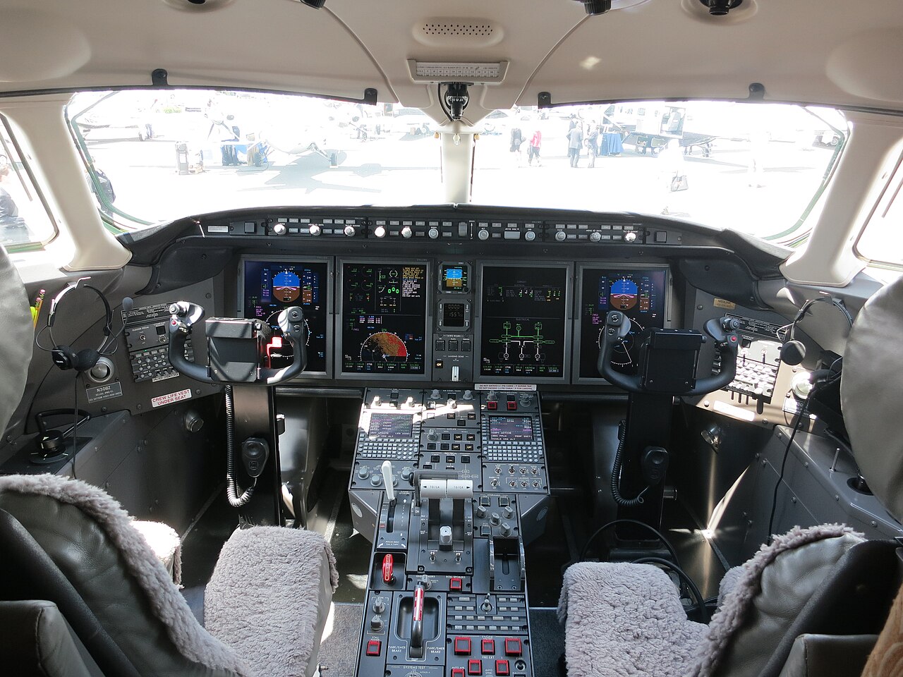 Bombardier Challenger 3500 — Poste de pilotage (illustration)