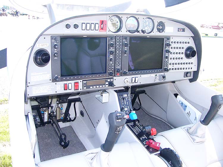 Diamond DA42 Twin Star — Poste de pilotage (illustration)