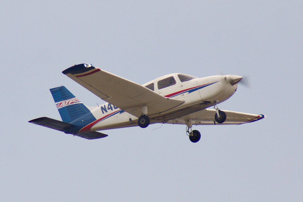 Piper PA-28-181 Archer III available for lease in Toronto